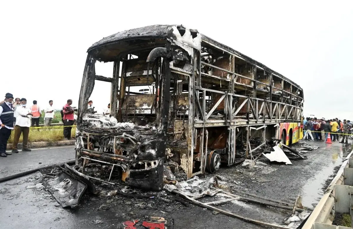  تصادف مرگبار اتوبوس زائران خانه خدا/ ۴۵ مسلمان هندی در آتش سوختند