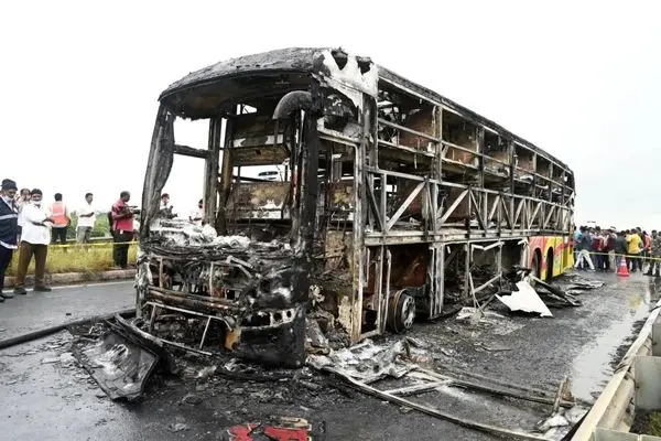  تصادف مرگبار اتوبوس زائران خانه خدا/ ۴۵ مسلمان هندی در آتش سوختند