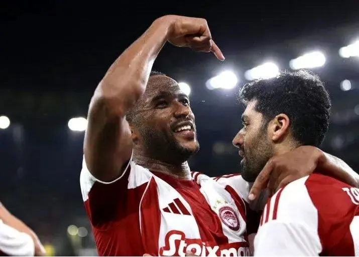 زوج مهدی طارمی در یونان دو ساله بست

