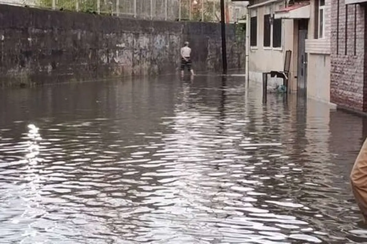 آب گرفتگی ۳۵ واحد مسکونی در بندرانزلی