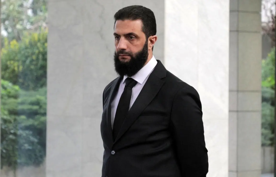 ببینید؛ جولانی نماز صبح را در مسجد اقامه کرد