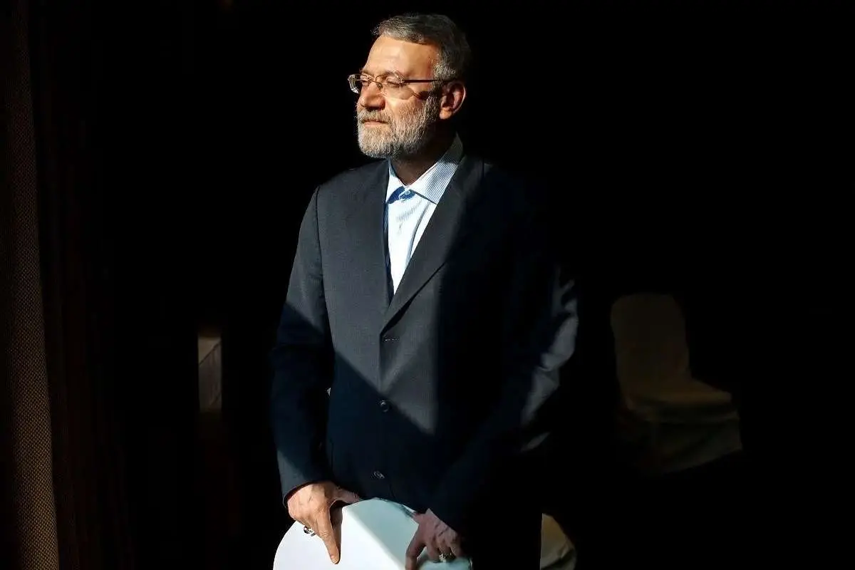 کیهان: هر چند صلاحیت لاریجانی تایید نشد، اما با حکم رهبر انقلاب، عضو نهادهای بالادستی بوده است