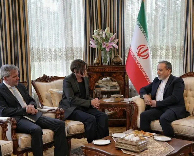 دیدار عراقچی با رئیس صلیب سرخ در ژنو