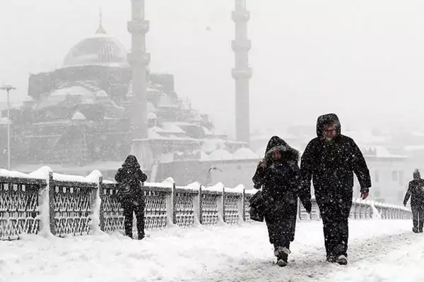 تصاویری چشم‌نواز از بارش برف در ترکیه