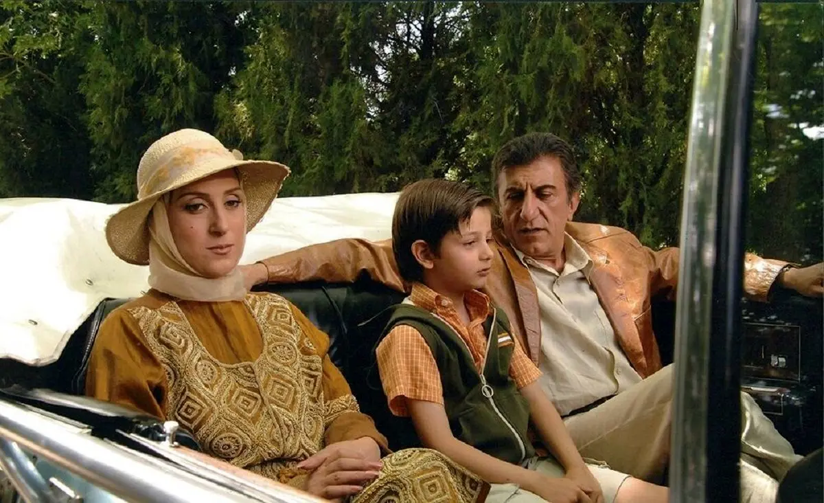 کیهان باز هم علیه شبکه نمایش خانگی: فیلم «صد سال به این سال‌ها»  پهلوی را تطهیر کرده