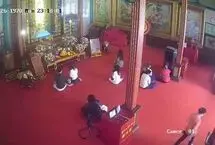 ورود ناگهانی خودرو به زیارتگاه و زیر گرفتن حاضران