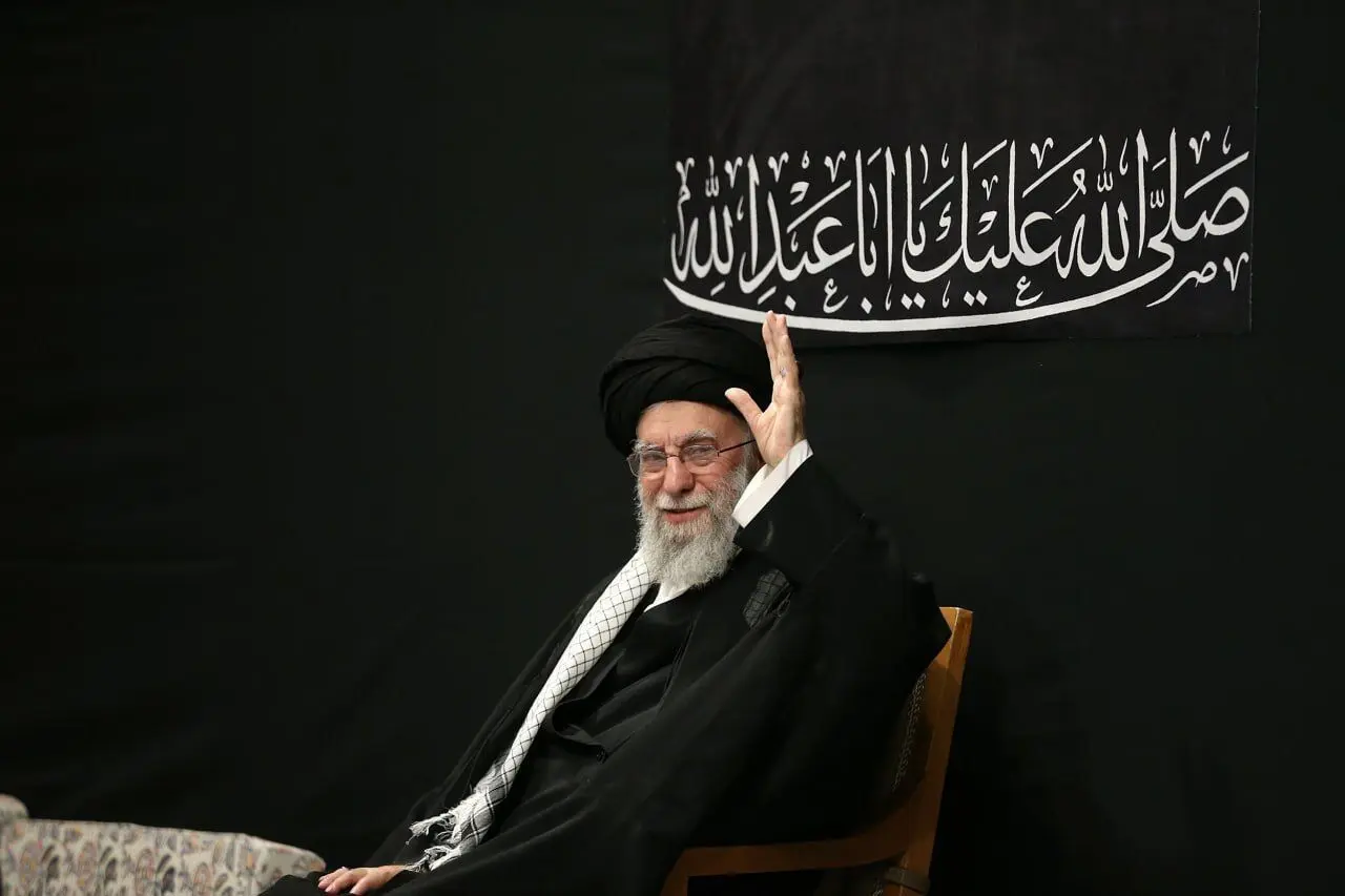 بازتاب گسترده حضور رهبرانقلاب در مراسم شب عاشورا در رسانه‌های جهانی 