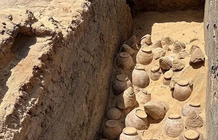 کوزه‌های عراقی در قبرهای ۵ هزارساله عمانی