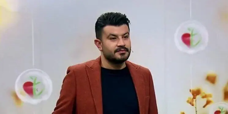 اقدام عجیب پیمان طالبی در برنامه زنده؛ سهوی بود حواسم نبود روزه ام!
