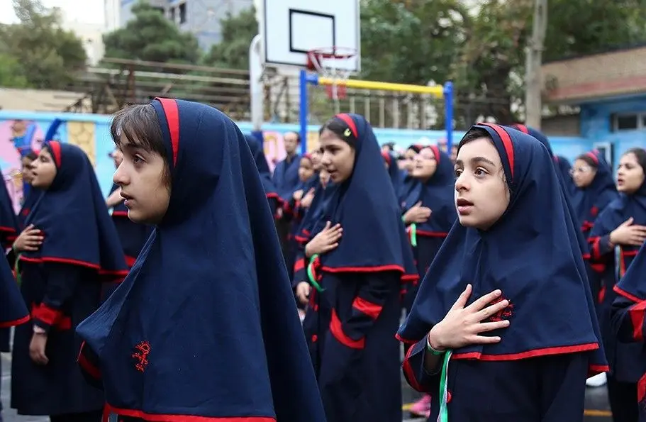 این رنگ لباس مدارس یادگیری را کاهش می‌دهد/ راحتی را فدای رسمی بودن می‌کنند!
