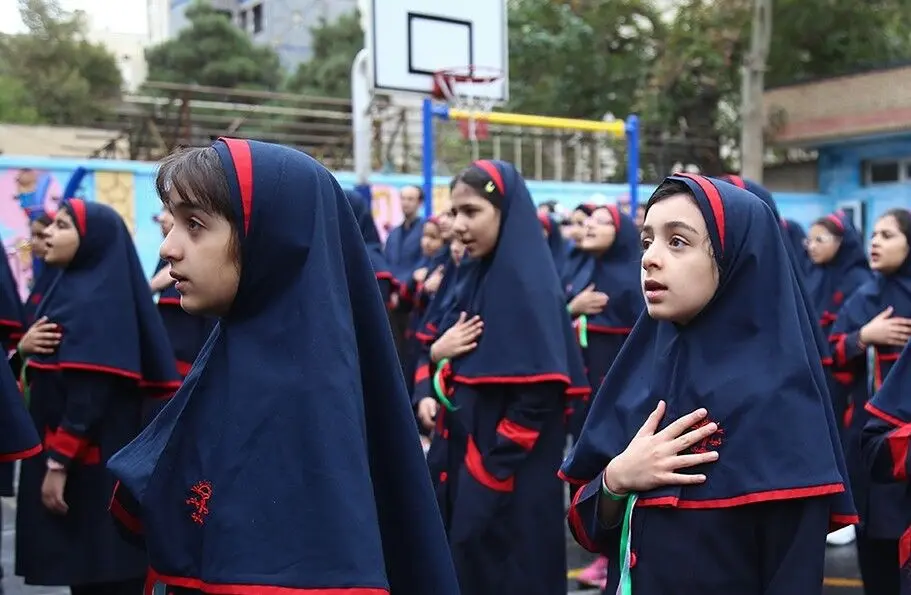این رنگ لباس مدارس یادگیری را کاهش می‌دهد/ راحتی را فدای رسمی بودن می‌کنند!
