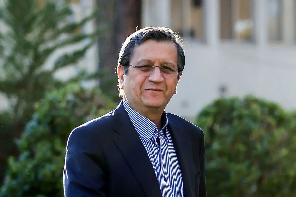 همتی: بالا رفتن قیمت‌ها در بازار ارز براساس هجمه‌های آمریکایی‌هاست