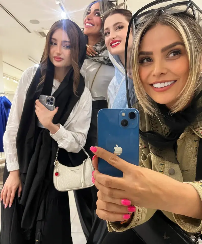 سارا و نیکا فرقانی 