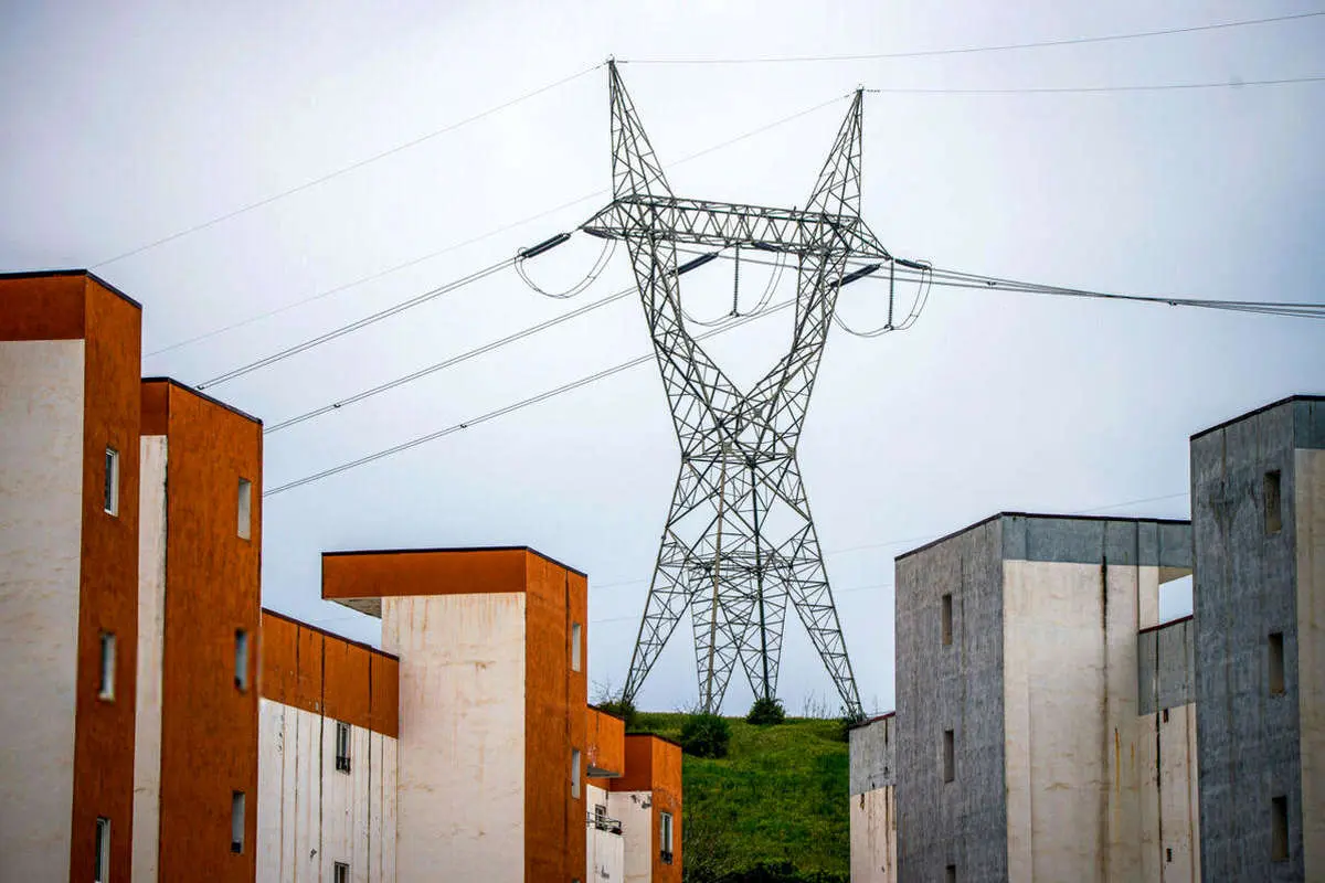 دولت خبر داد؛ قیمت برق و گاز بالا می‌رود