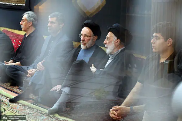 تصاویر؛ حضور سید محمد خاتمی در مراسم عزاداری شب تاسوعای حسینی