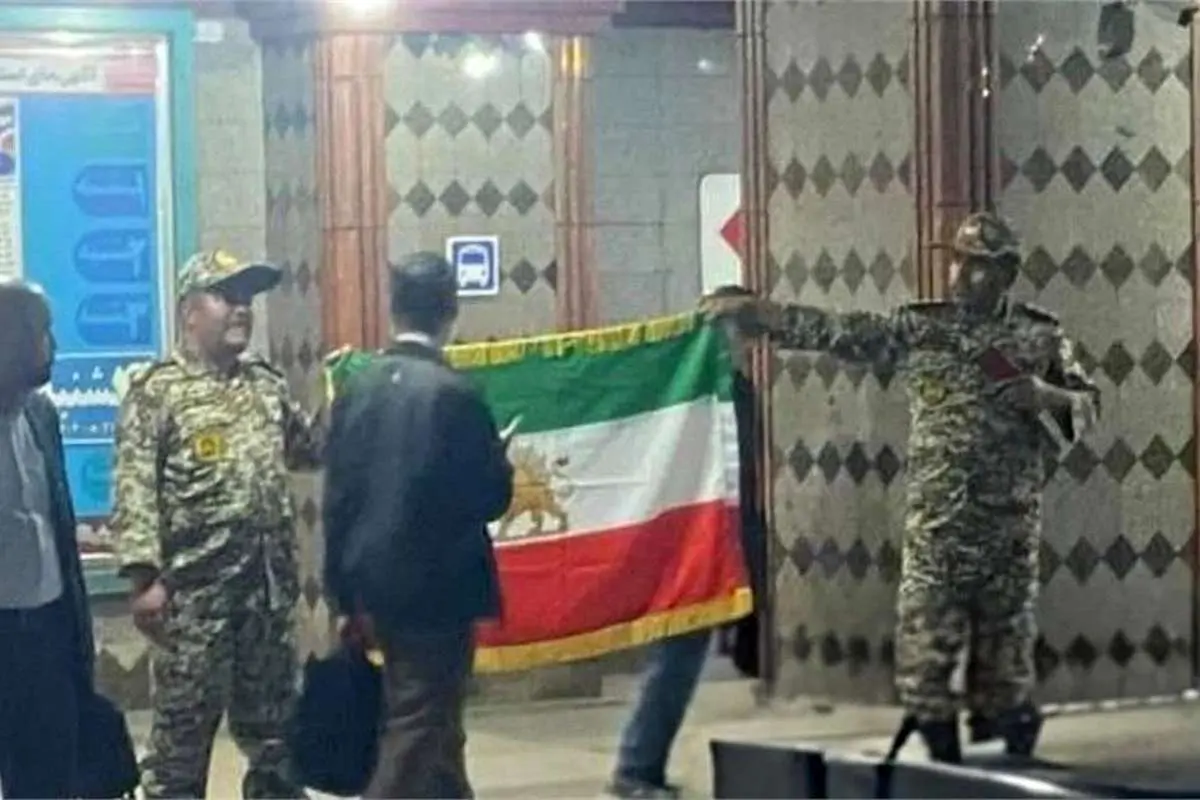 واکنش روزنامه اصولگرا به حادثه مترو: می‌خواهند همراهی ارتش را با جریان سلطنت‌طلب القا کنند 
