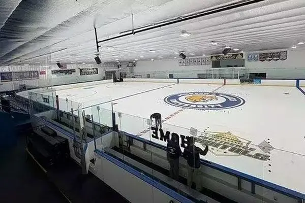 تیراندازی مرگبار در مسابقه هاکی روی یخ