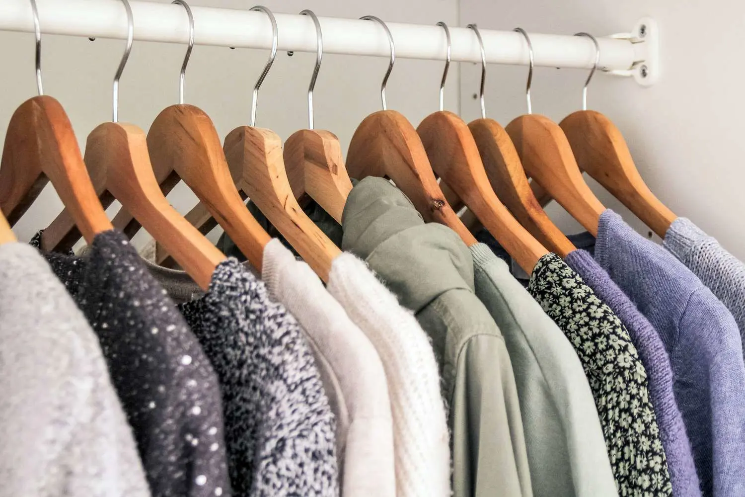 این 3 سوال حیاتی تکلیف هر لباسی در کمد شما را روشن می‌کند