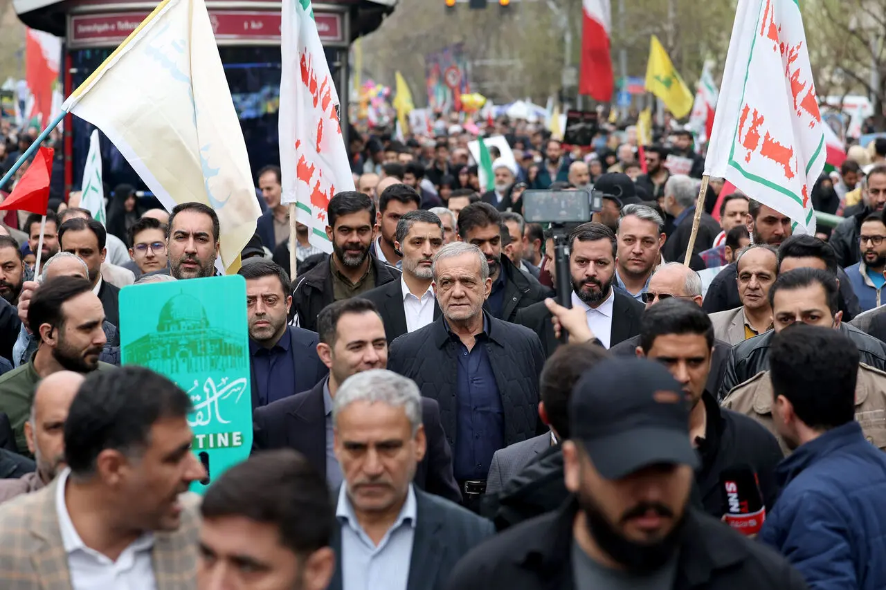 نظر طباطبایی در مورد حضور بدون محافظ پزشکیان در راهپیمایی قدس