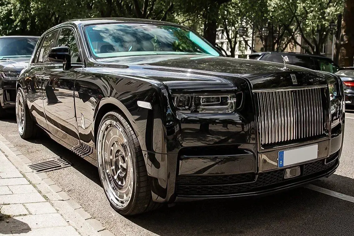 رولزرویس با امضای رولکس؟ این خودرو ساخته هوش مصنوعی نیست!