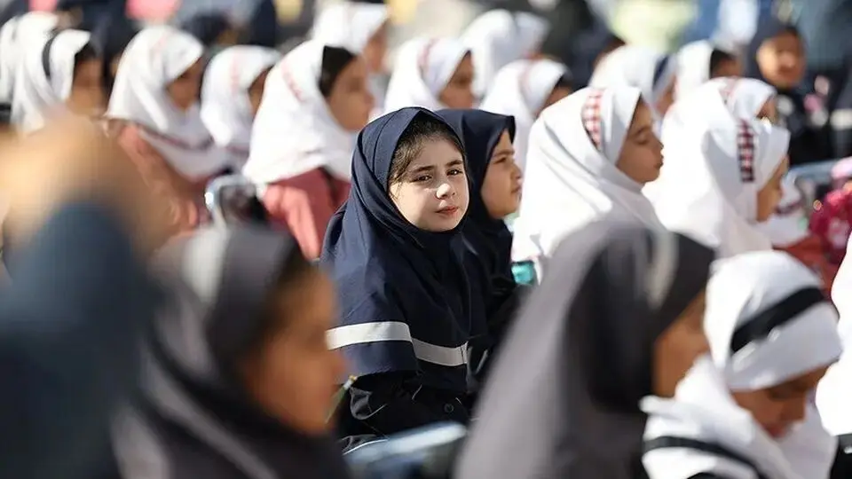 زنگ مهر به صدا درآمد/ ۱۶ میلیون دانش‌آموز ایرانی راهی مدرسه شدند

