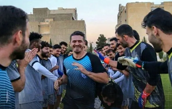 وریا غفوری روی نیمکت استقلال نیست!