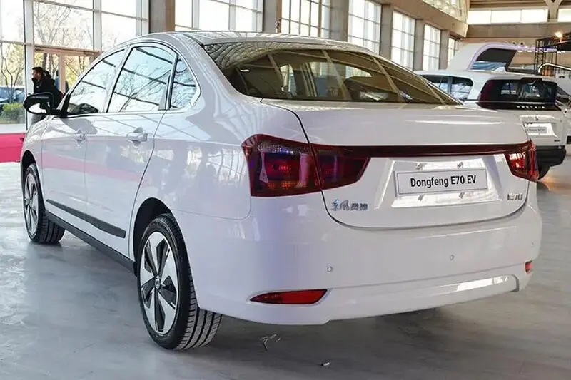 دانگ فنگ e70 نمای عقب