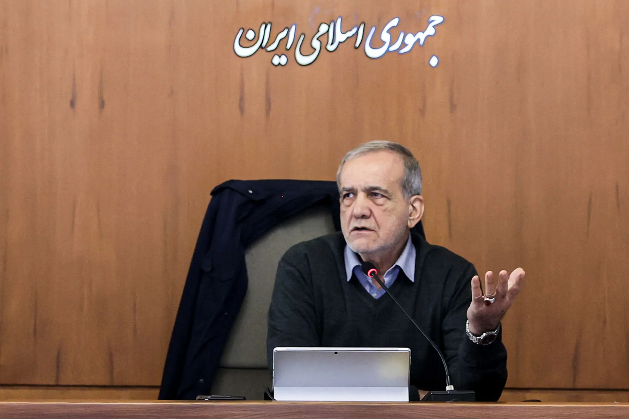 پزشکیان: تورم زاییده رفتار خود ماست/ نباید پست و مقام مبنای دریافت حقوق باشد 
