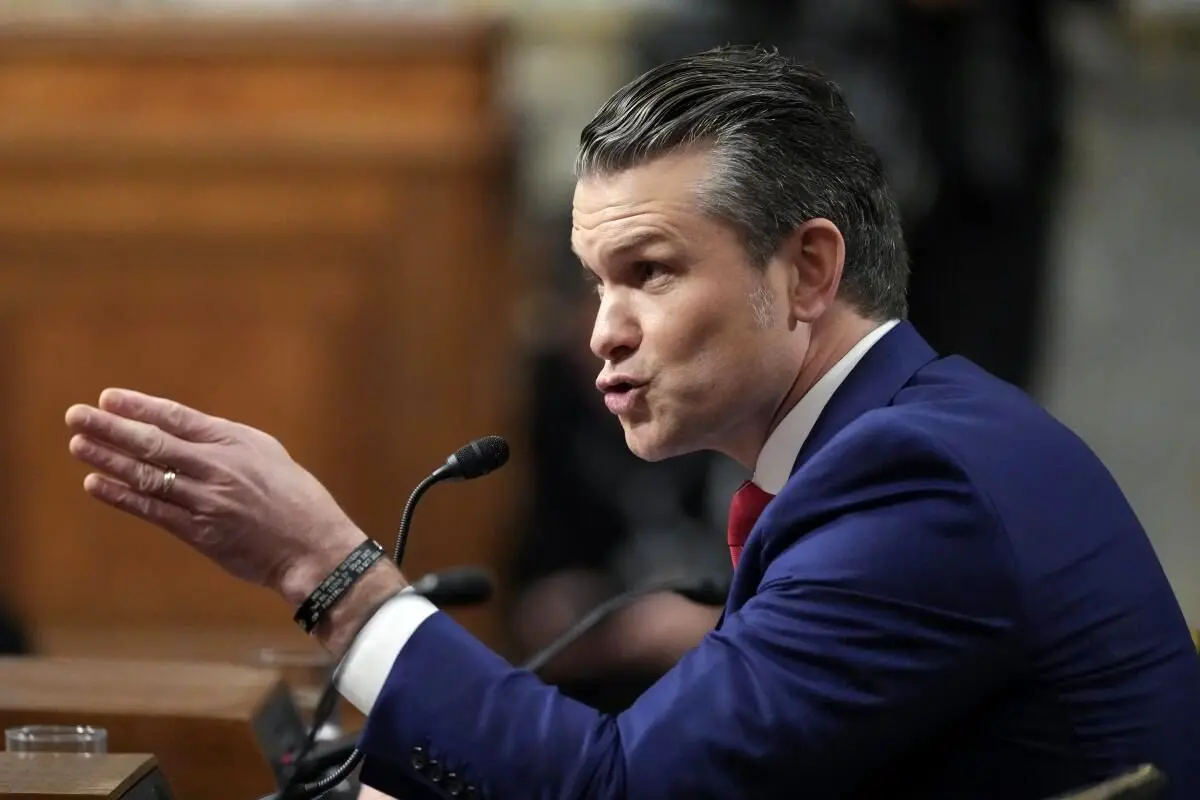 ادعاهای وزیر جنگ آمریکا درباره ایران : وظیفه ما آماده بودن است، ایران هم باید انتخاب کند 
