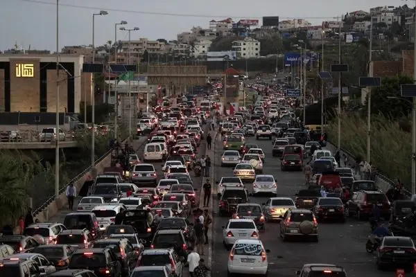 ببینید؛ فرار اهالی ضاحیه لبنان پس از هشدار حمله اسرائیل 