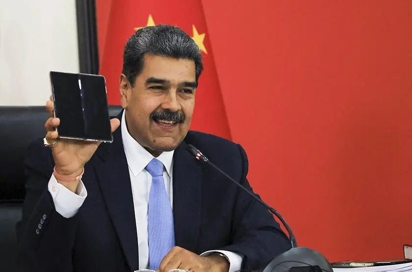 ببینید؛ هدیه شی جین‌ پینگ به مادورو؛ تلفن همراه هواوی ضد شنود