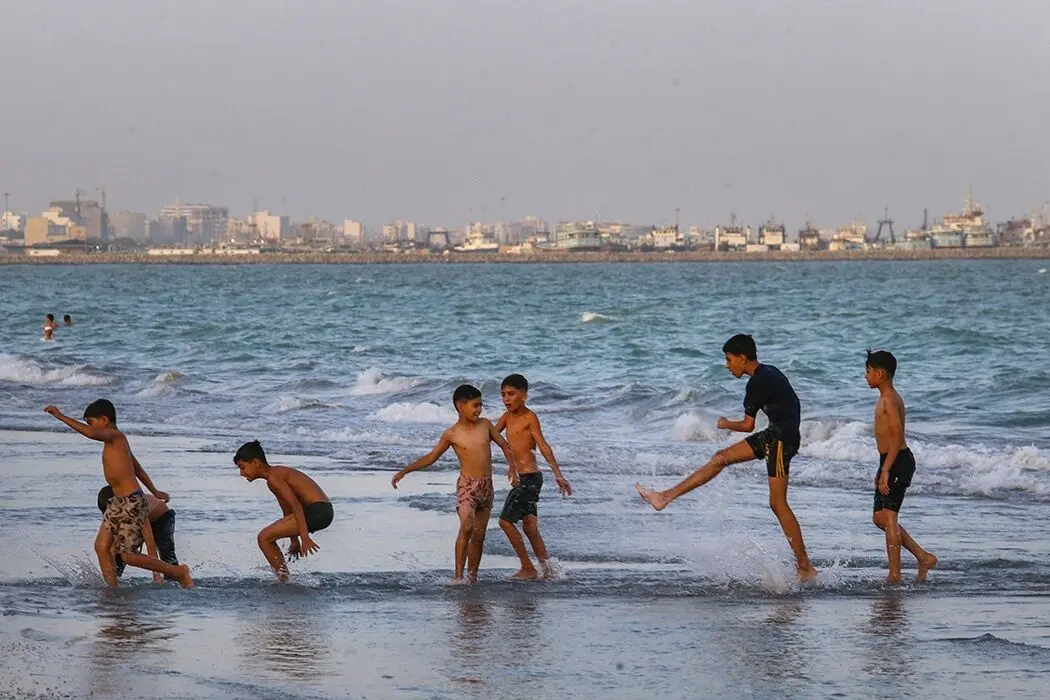 تصاویر؛ شنا در سواحل خلیج فارس