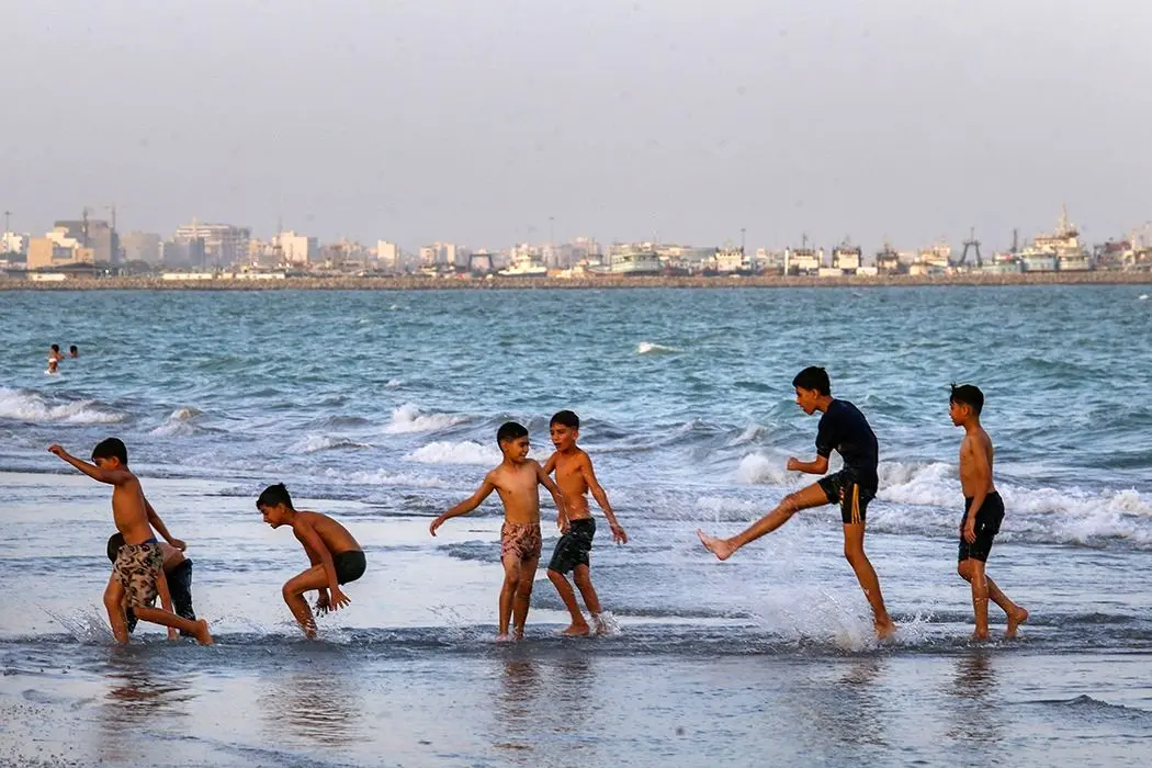 تصاویر؛ شنا در سواحل خلیج فارس