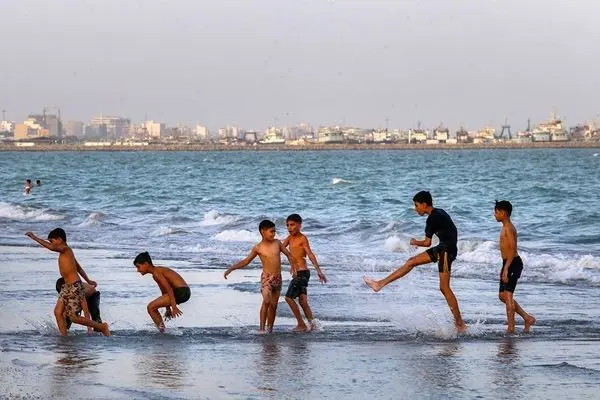 تصاویر؛ شنا در سواحل خلیج فارس