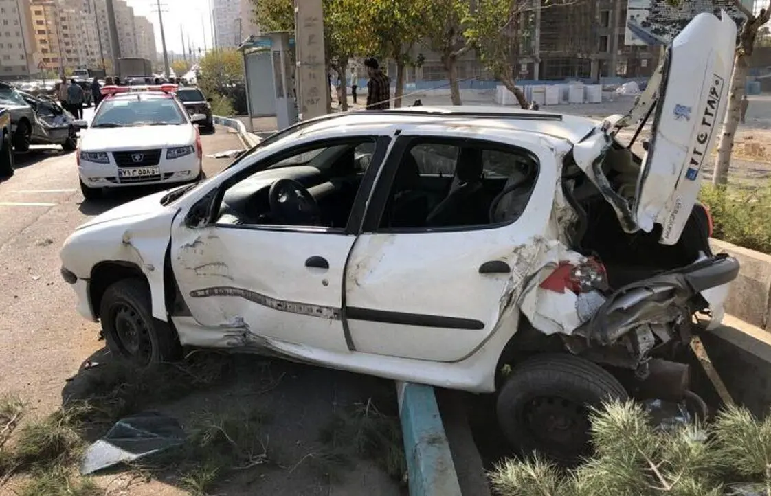 عابر پیاده عامل واژگونی مرگبار پژو ۲۰۶ شد