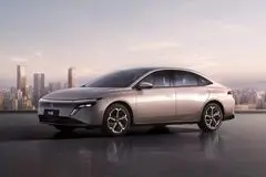 سدان هیبریدی نیسان N6 با برد برقی ۱۵۰ کیلومتر از راه رسید