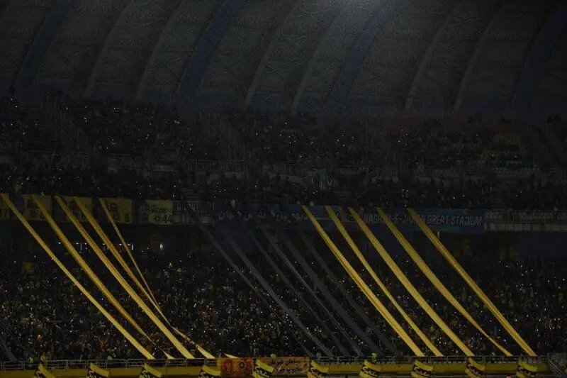 داداش و متحد در نقش جهان با شعار «سپاهان و استقلال دو قهرمان ایران»!
