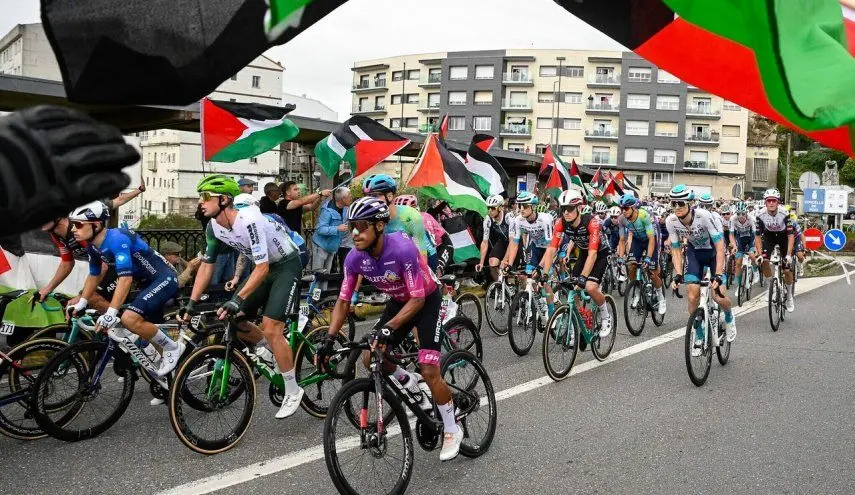 زور پلیس اسپانیا به مردم نرسید 

