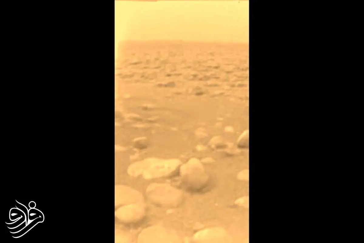 نمایی رنگی و عجیب از قمر اسرارآمیز «تایتان» در عکس روز ناسا