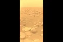 نمایی رنگی و عجیب از قمر اسرارآمیز «تایتان» در عکس روز ناسا