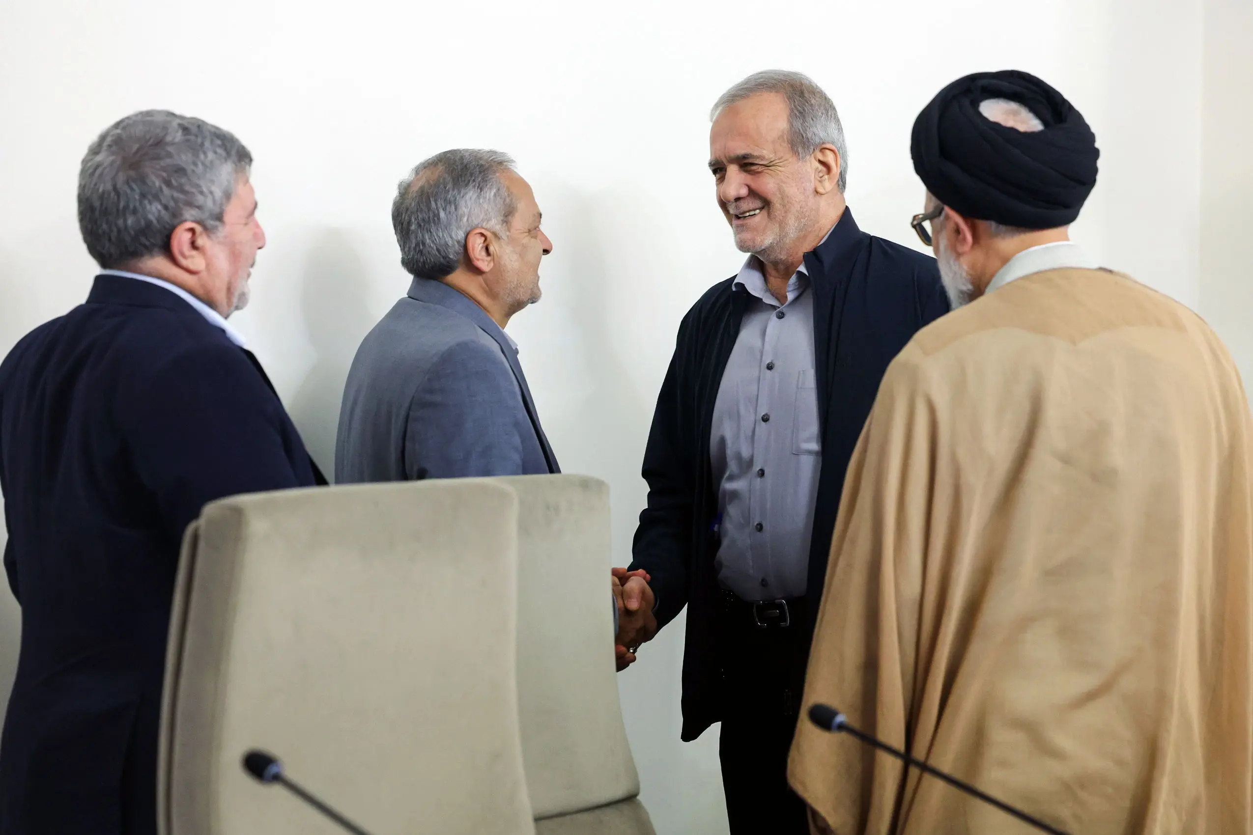 گویی همه به انتظار معجزه‌ای نشسته‌اند/ کارگزاران هیچ دولتی تا این اندازه دسیسه‌گر نبوده‌اند