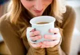 قهوه ناشتا؛ فاجعه یا فرصت؟ عوارض و فواید نوشیدن قهوه با شکم خالی
