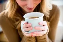 قهوه ناشتا؛ فاجعه یا فرصت؟ عوارض و فواید نوشیدن قهوه با شکم خالی