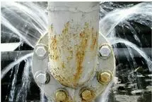 هدررفت روزانه هزاران لیتر آب در بزرگراه آزادگان 