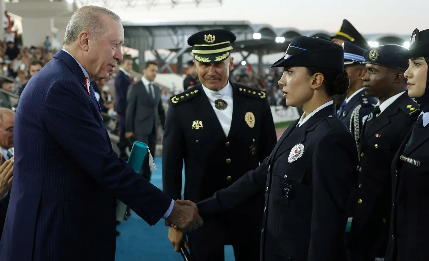 اردوغان مدرک فارغ‌التحصیلی پلیس زن فلسطینی را شخصاً اهدا کرد