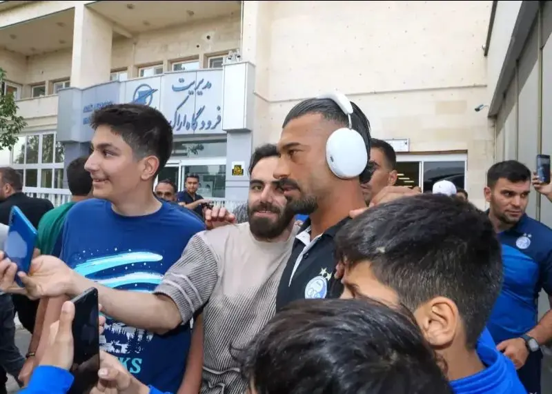استقبال اراکی‌ها از کاروان استقلال قبل از فینال حذفی