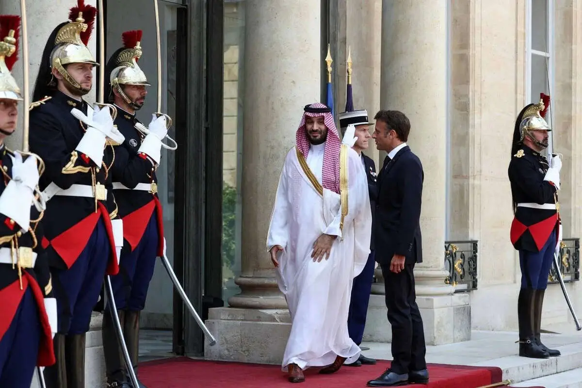 دیپلماسی بن‌سلمان در الیزه/ ولیعهد عربستان به فرانسه می‌رود