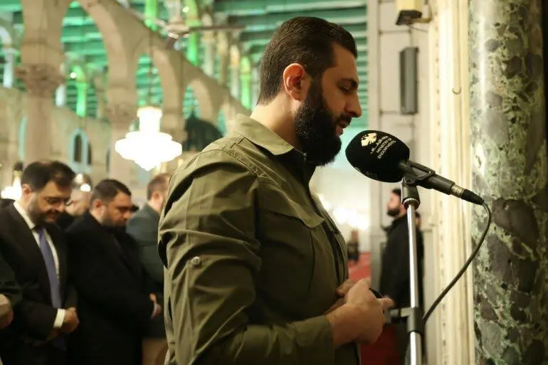 جولانی امام جماعت شد