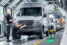 کارمند جدید خط تولید مرسدس بنز یک سگ رباتیک است!