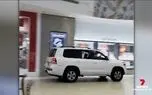 عبور دیوانه‌وار با لندکروز سرقتی از دل یک مرکز خرید